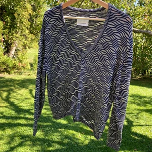 Samsoe samsoe tröja, stl L - Samsoe samsoe tröja i färg dark sapphire med silvertrådar. Aldrig använd. Stl L. 