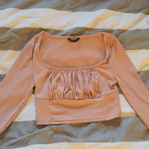 En rosa ribbad topp - En ribbad topp från Shein                                                   Köparen står för frakten.