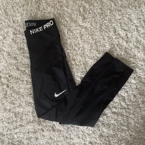 Nike tränings tights  - Svarta träningstights från Nike, knappt använda 