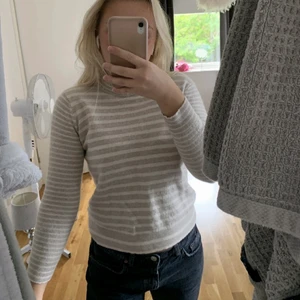 Cashmere tröja - Cashmere tröja i väldigt fint skick från Part Two stl m men skulle mer säga att det är en stl s 200 kr