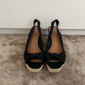 Oanvända kilklackar, 36 - Oanvända skor från H&M