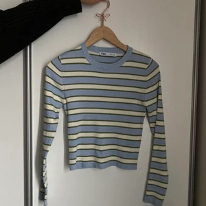   - Topp från zara i storlek L🤪 har ett litet hål i armhålan som man lätt kan du igen!! Använd en gång