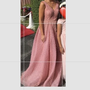 Klänning - Klänning storlek 34