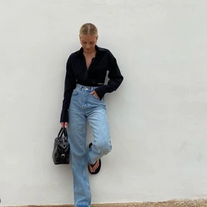 90’s high waist jeans  - Säljer dessa snygga jeans i storlek 36 i en ljusare tvätt som på andra bilden!! Helt nya🤍