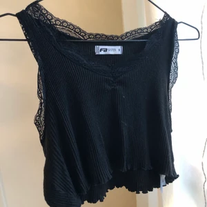 Litet svart linne  - Använder aldrig❤️väldigt stretchig 