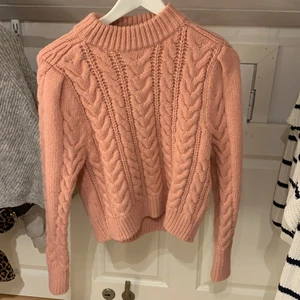 Stickad tröja - Jätte mysig stickad från H&M i storlek m !!❤️ använd en gång 