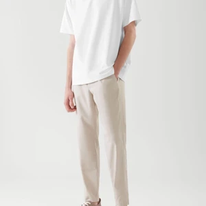 Oversized T-shirt  - Snygg oversized T-shirt som funkar till allt! Strl M. Använt och tvättad en gång. Sitter jätte oversized på mig som brukar ha M