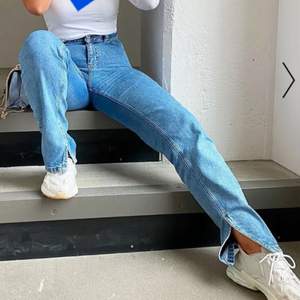 Super snygga jeans med slits!! Aldrig andvänt pga för långa😭 alltså är de i bra skick!! Hör av er om ni vill ha fler bilder på💙💙