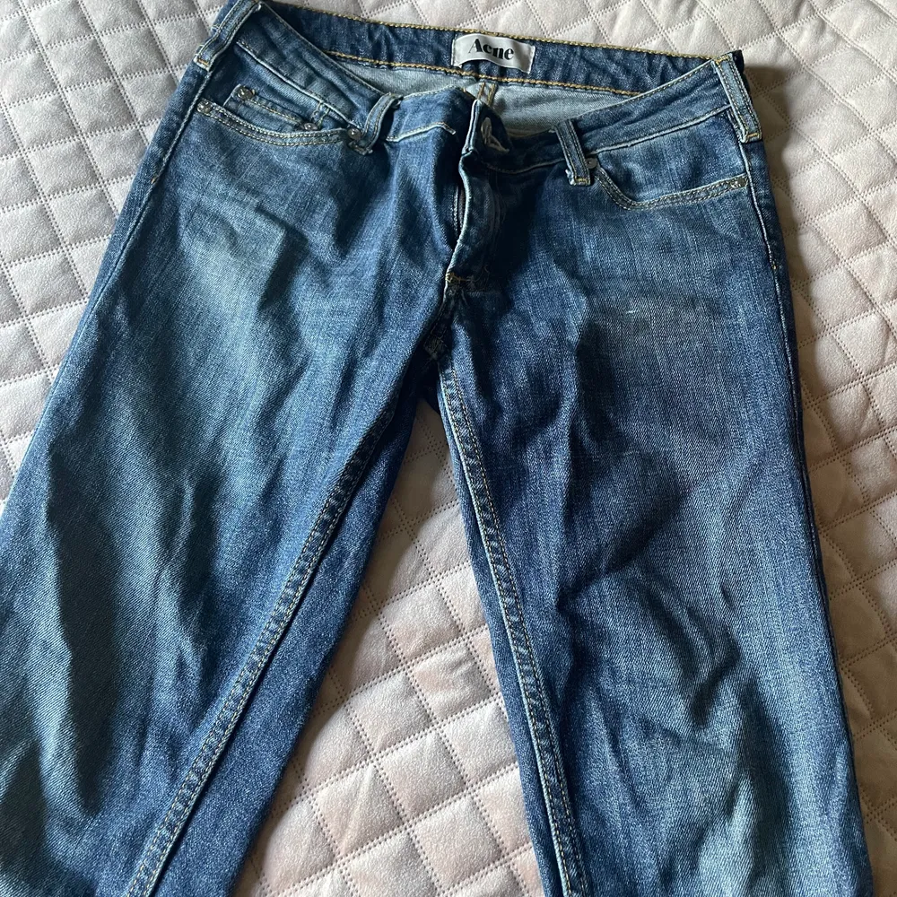 Acne jeans låg midja. Storlek 28/32. Jeans & Byxor.