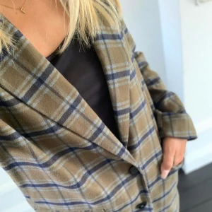 Rutig kavaj - Rutig kavaj från Gina Tricot! Använd fåtal gånger! 🤗 (köparen står för frakten)