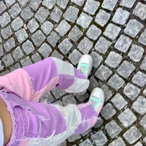 Jaded London jeans - Trendiga Jaded London jeans. Storlek W25. Passar folk som är 160cm - 165cm långa. Nyskick. Ändas använda 1 gång. Original pris: 729kr. 250kr + frakt 📦🧸