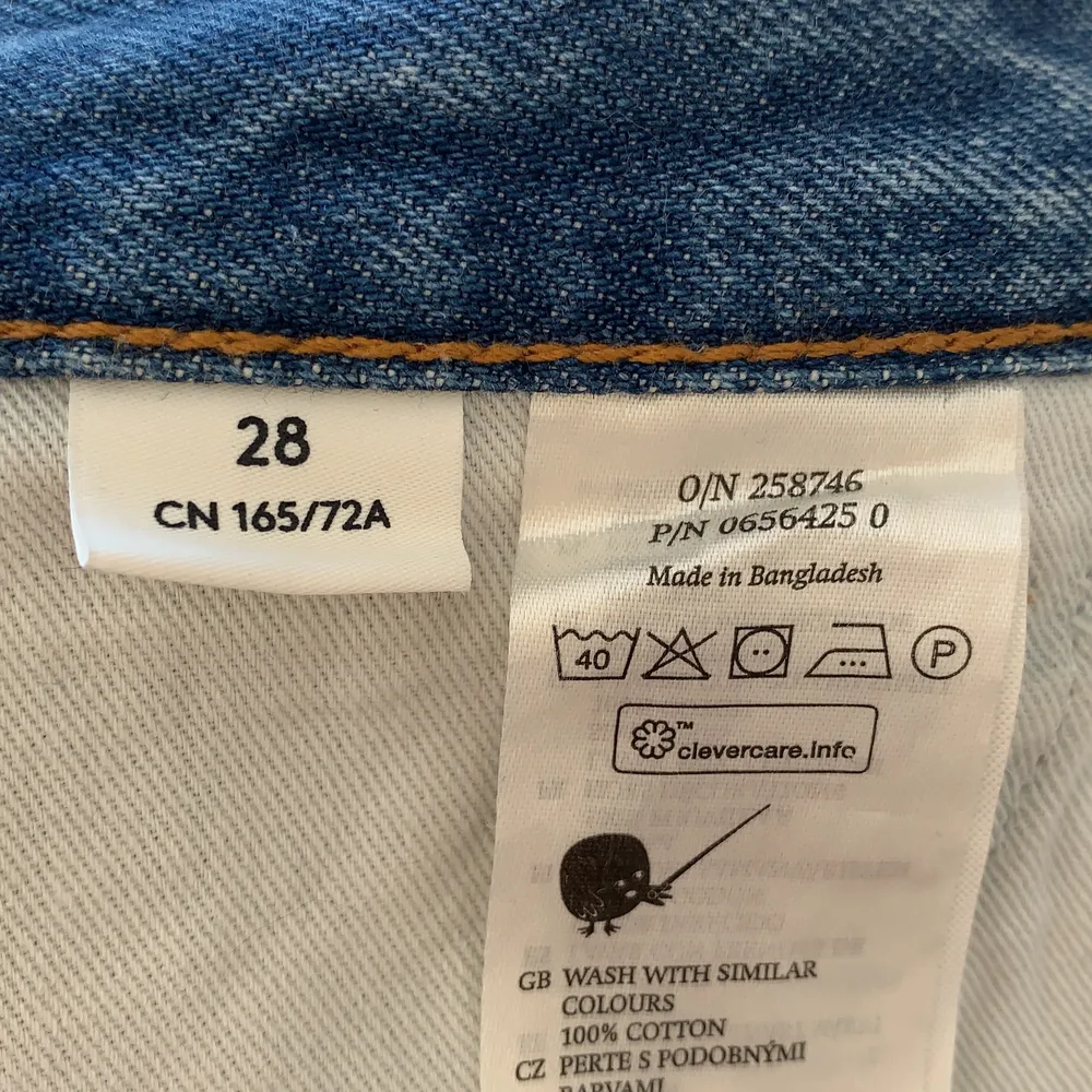 Fina och trendiga vida jeans från monki i storlek 28💗 frakt tillkommer . Jeans & Byxor.