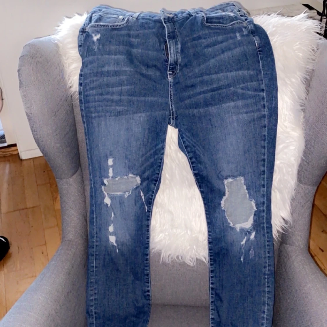 Blåa jeans med mycket stretch 