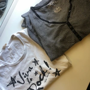 Tröjor för 30kr! - Säljer två tröjor 25 kr styck, med frakt blir 40 kr, för både tröjorna 70 kr med frakt( pris kan diskuteras)         Vita tröjan- Viva la rock, Tom tailor storlek M                    Kappahl tröja- knappar framsida, storlek 40-42 