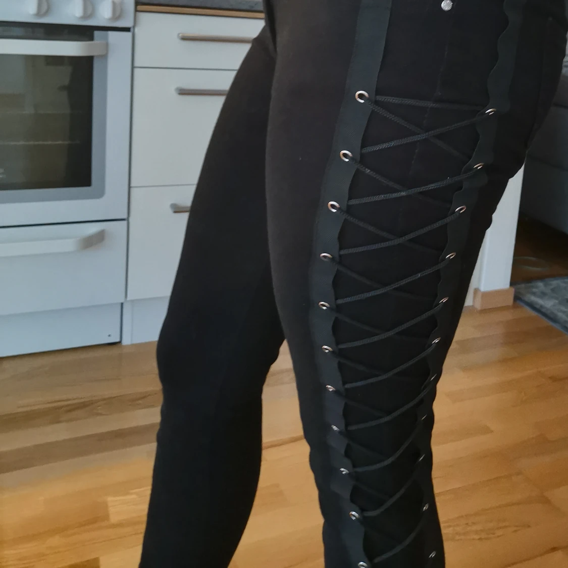 Lågmidjade byxor från BANNED - 91