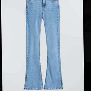 Gina jeans - Natasha petite slit jeans, Har två små revor vid bakfickorna ☺️