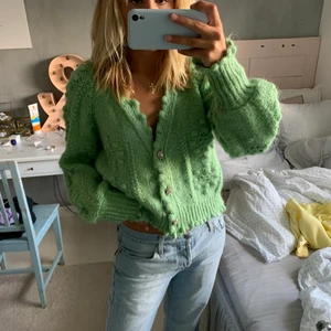 Kofta - Säljer denna stickade kofta från zara. Frakt 66kr