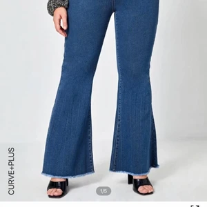Bootcut jeans - Säljer för att de är för stora för mig. Använd 1 gång