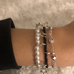 Pärlarmband  - OBS smileys är för tillfället slut.Dessa kostar 27kr styck💕|| Vid köp av två får man frifrakt💕💕|| 