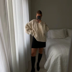 Kabelstickad tröja  - Kabelstickad tröja från Rianne Meijer x Na-kd i storlek i XL. Använd 2 gånger. 