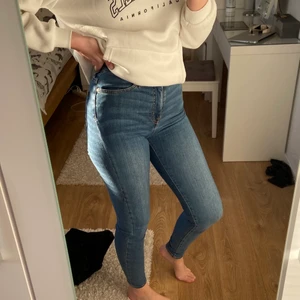 Jeans  - Jeans från Gina tricot. De är i storlek XS och deras modell ”Molly”. Frakten kostar 62 kr!😆