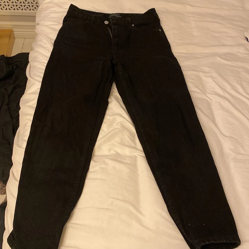 Svarta dilvin jeans. Storlek 36. Jeans & Byxor.