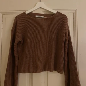 Brun stickad tröja  - Så fin utan skador❣️