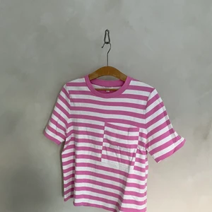 Boxig T-shirt  - Boxig T-shirt från COS. En sommardröm! 