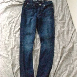 Mörkblå jeans för 12-13 åringar - Den är i bra skick storlek 69