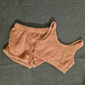Mysset, storlek S  - Mysigt set med shorts och top Använt en gång Storlek S  Frakt tillkommer, 72kr