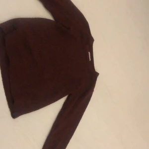 Tröja  - en lurvig tröja från lager 157. 