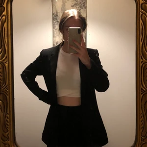 Kavaj - Oversized svart kavaj, knappt använd. Hör av dig om du är intresserad🖤