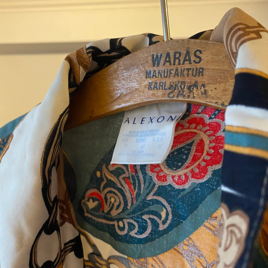 Mönstrad blus med najs vibb - 91