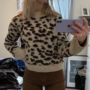 Leo tröja  - Skön stickad tröja, använt skick 