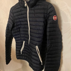 Colmar jacka  - Säljer nu min colmar jacka! Köpt i början av 2021. Strl S