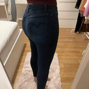 Levi’s jeans size 28
