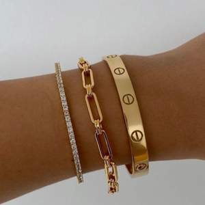 Cartier love bracelet i guld! Oanvänd, toppkvalitet, identisk till orginalet. Pris kan diskuteras vid snabbaffär