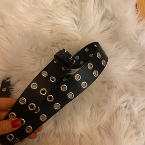 Skärp - Säljer ett coolt skärp eftersom jag inte får någon användning utan det! Nyskick! Och det är 85 cm, 