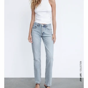 Nya mid rise jeans från zara - Helt nya byxor från Zara, prislappen sitter kvar, säljer då dom inte passar.💕 storlek 34