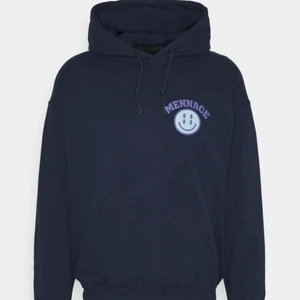 Hoodie  - Hoodie från mennace! Helt ny och fint skick. Säljer då den tyvärr är för liten för mig då jag vill ha den lite mer oversized. Storleken är xs och herrmodell. SÅ FIN💕💕💕 nypriset ligger på 579kr. Slutsåld just nu på zalando 