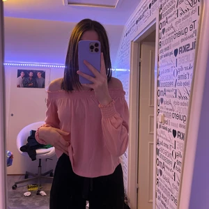off shoulder tröja - säljer denna off shoulder tröja från H&M då jag inte använder den längre.