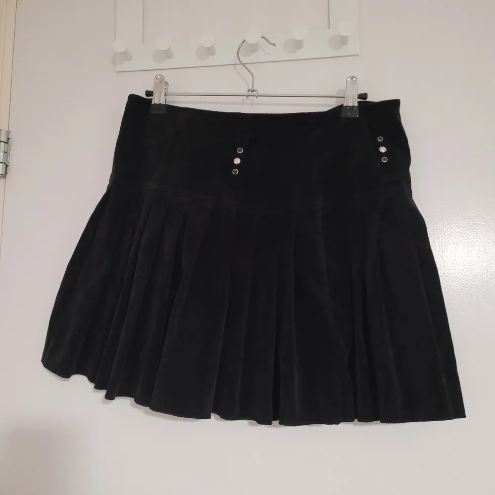 The skirt  is used but has no flaws. really cute mini black velvety skirt.. Kjolar.