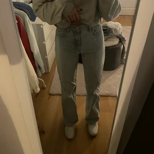 Zara jeans - Strl 36, jag e 172 och det e mina egna bilder❤️Frpn zara men säljs inte längre❤️