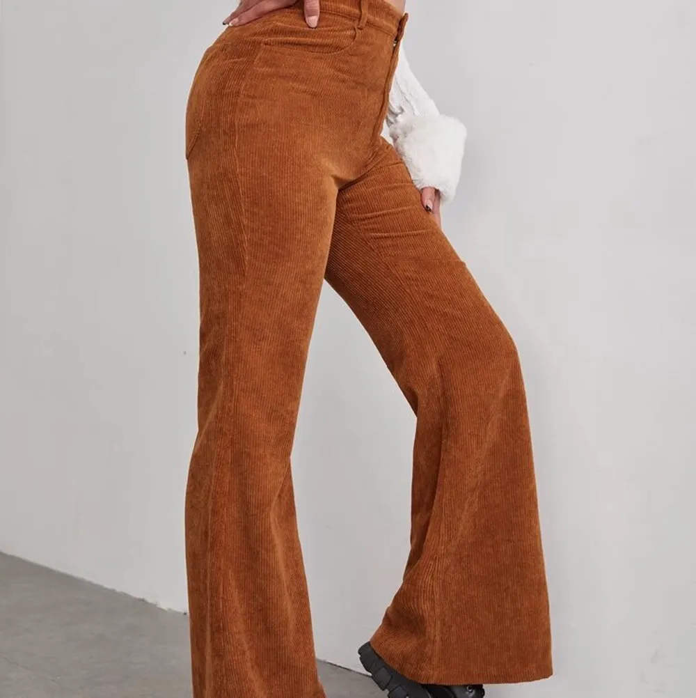 Helt nya byxor. Oanvända pga fel köp. Köpta från Shein (Bilder från shein). Jeans & Byxor.