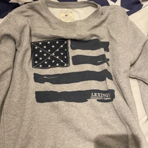 Lexington overshirt size L - Säljer en Lexington overshirt med storlek L men passar M. Varsamt använd. Priset är 400kr.