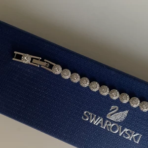 Swarovski armband - SÅ fint armband från Swarovski. Aldrig använt!