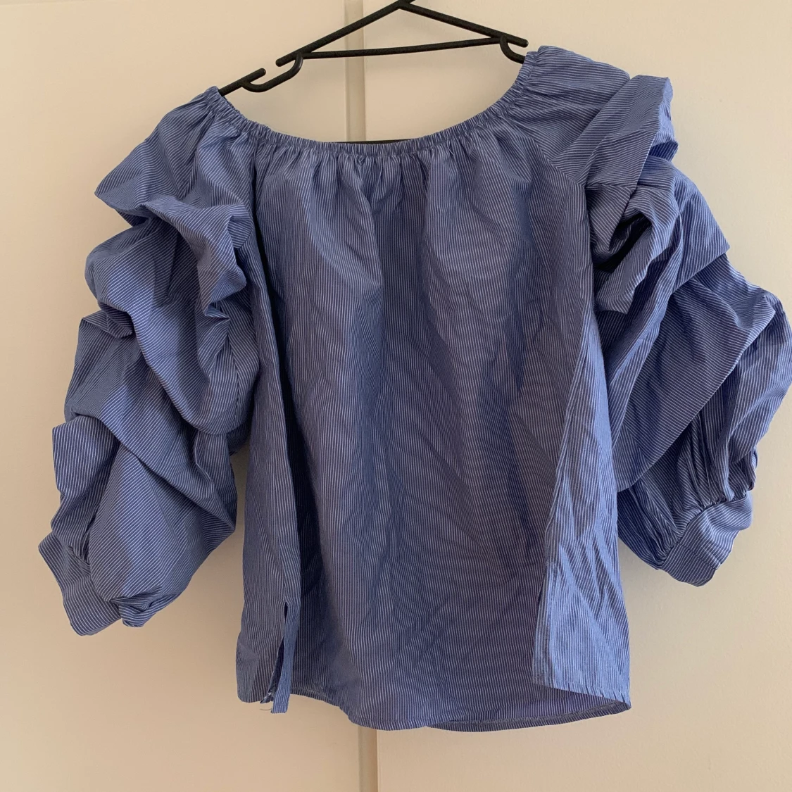 Rutig puffärm tröja 