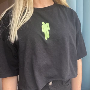 Billie Eilish tröja - Fin billie eilish tröja från hm. Använt ett fåtal gånger. 
