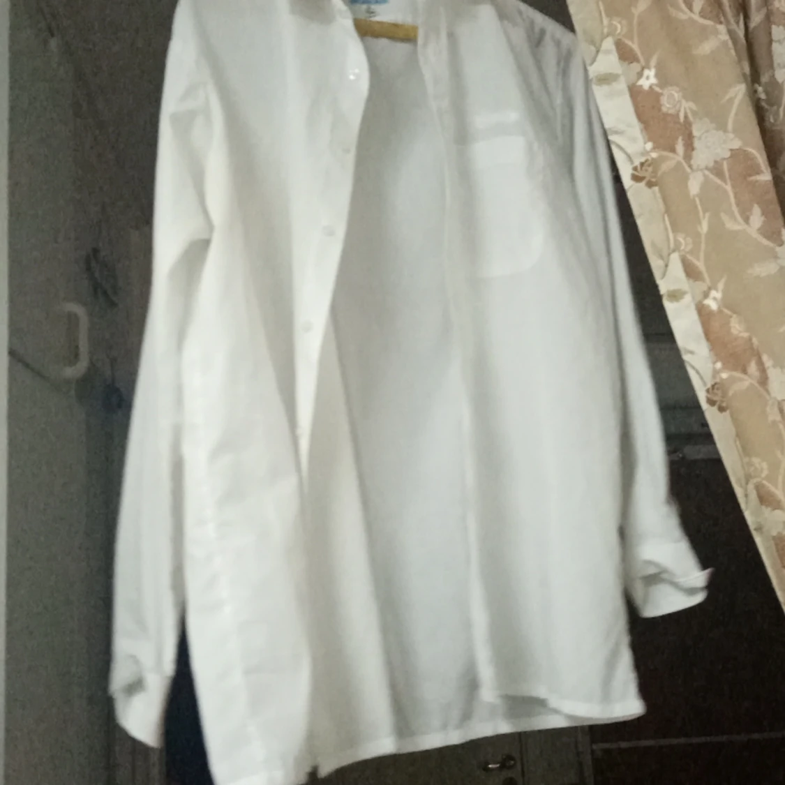 White shirt size L 