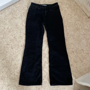 Bootcut jeans - Svarta bootcut jeans från JDY DENIM i storlek M. Aldrig använda.
